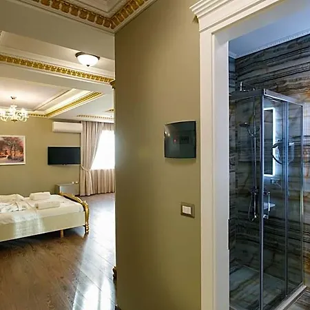 Elite Palace Hotel 3*