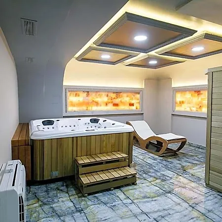Elite Palace Hotel 3*